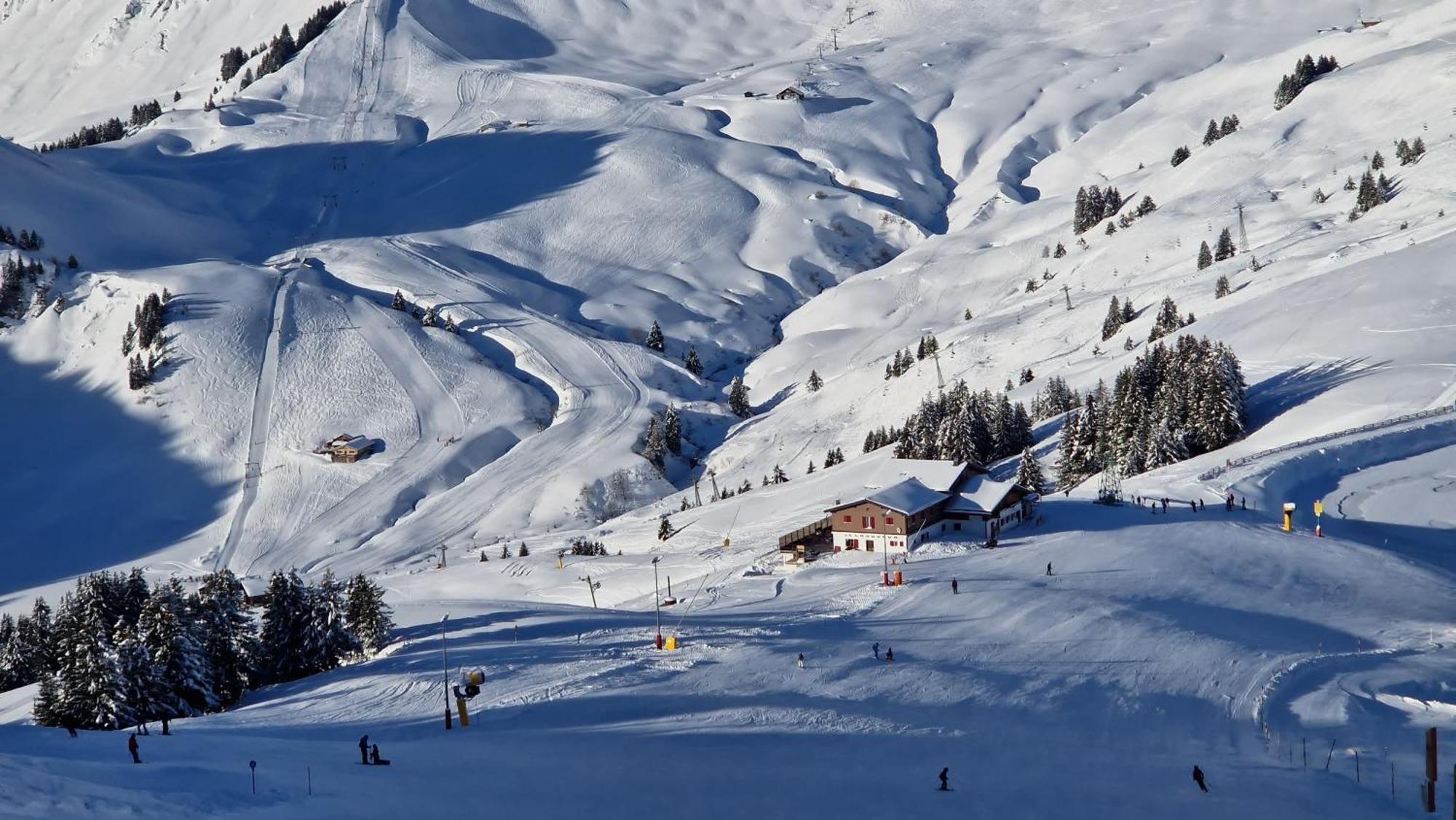 Hotel Le Chaudron Ski In Ski Out Champery Exterior photo