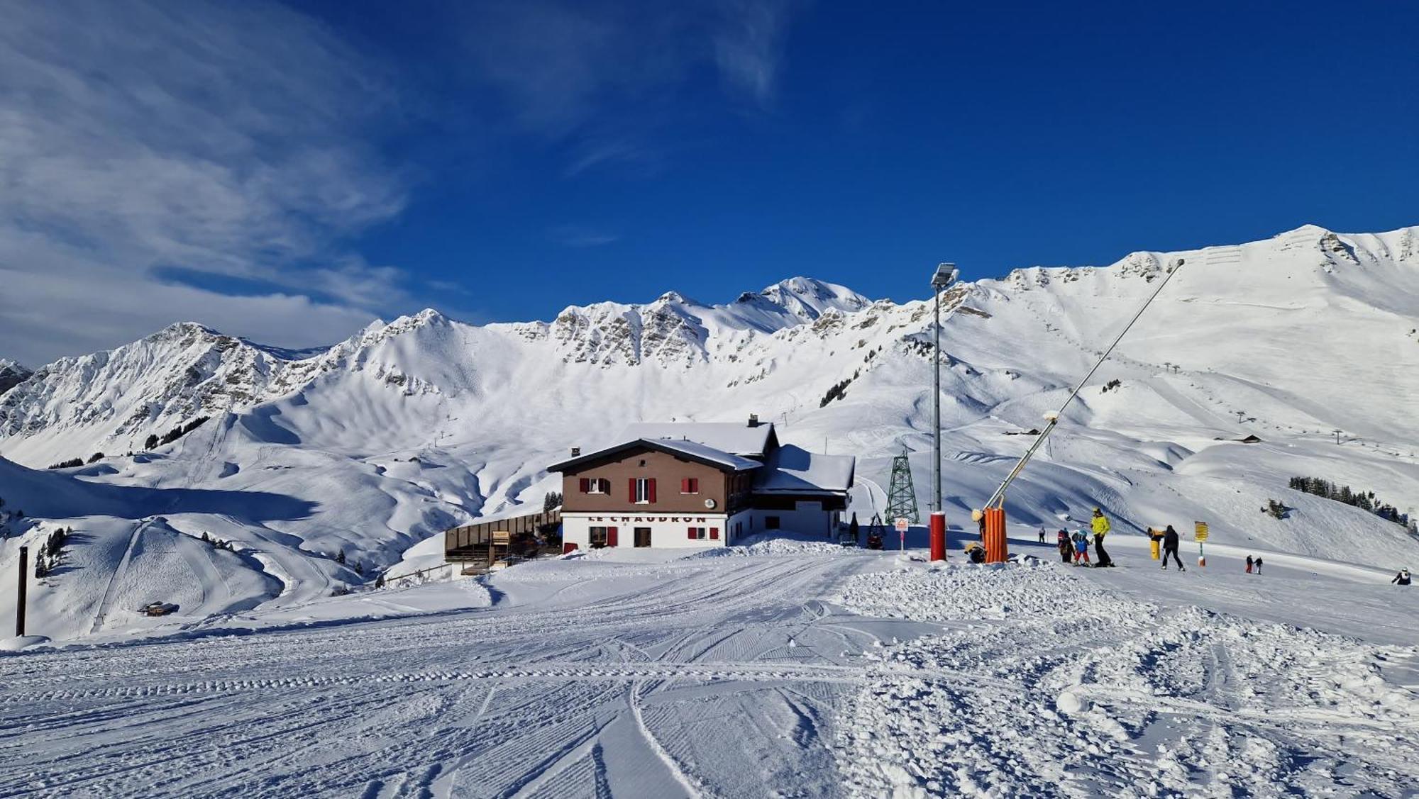 Hotel Le Chaudron Ski In Ski Out Champery Exterior photo